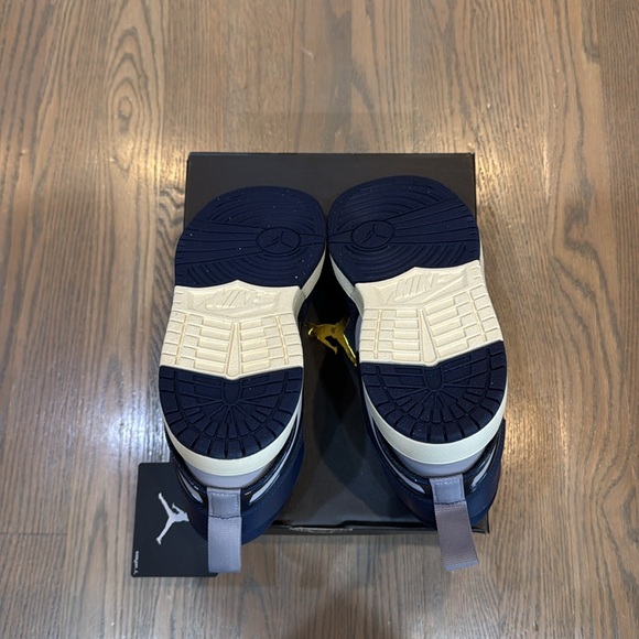 Nike NWT Jordan 1 Mid RM EasyOn - Picture 10 of 13